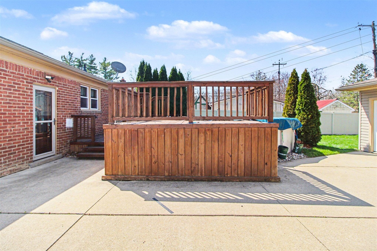 29984 Tamarack Drive, Flat Rock, MI, 48134-2719