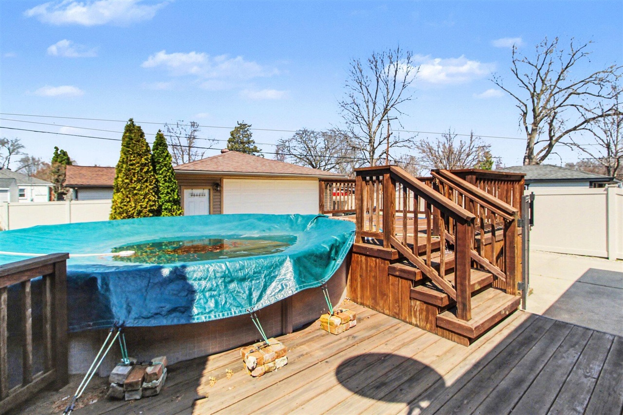 29984 Tamarack Drive, Flat Rock, MI, 48134-2719