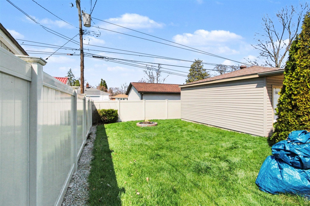 29984 Tamarack Drive, Flat Rock, MI, 48134-2719