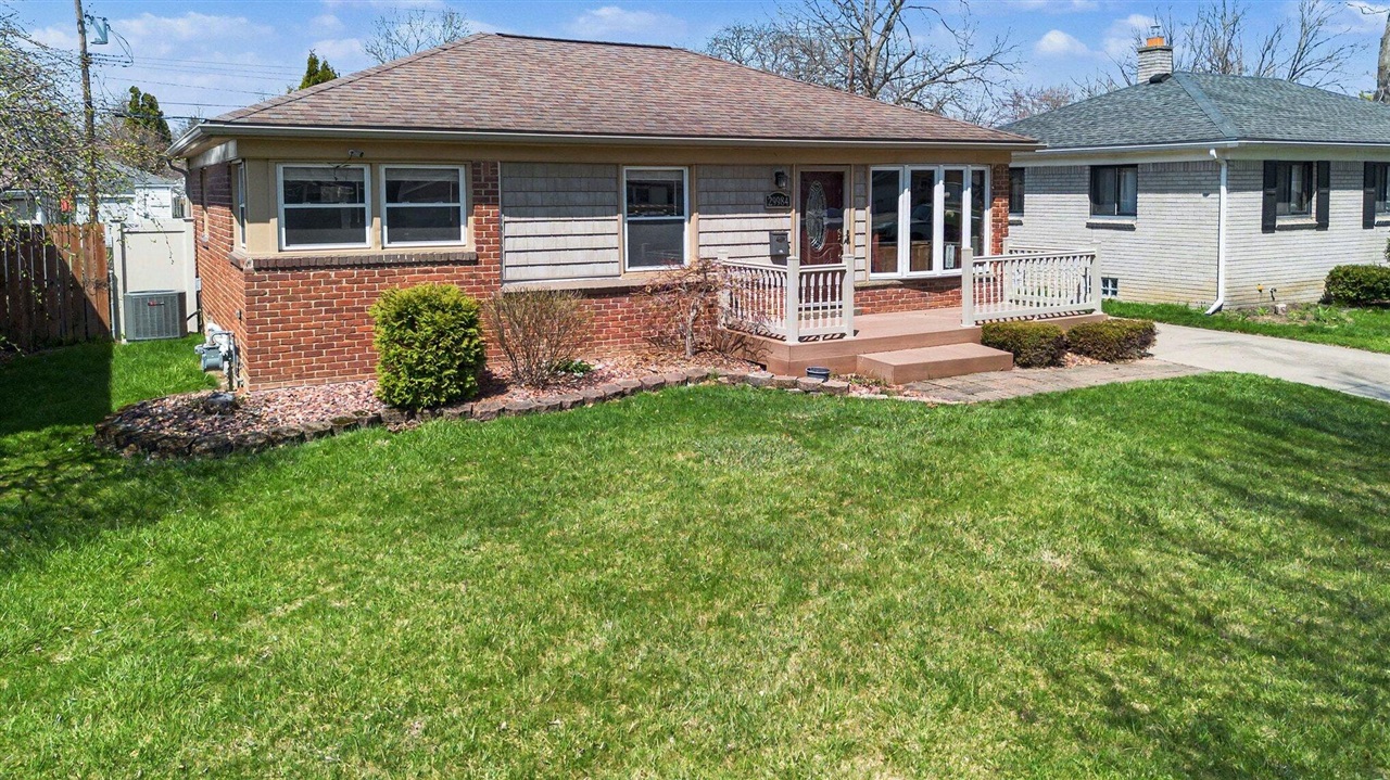 29984 Tamarack Drive, Flat Rock, MI, 48134-2719