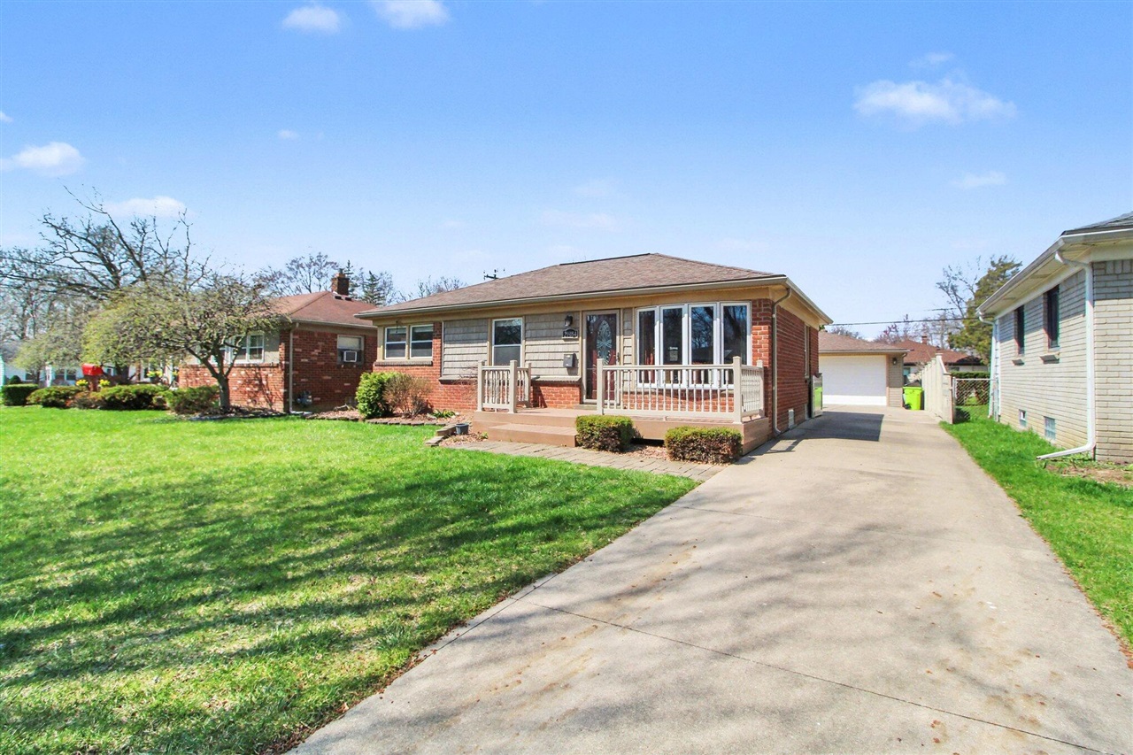 29984 Tamarack Drive, Flat Rock, MI, 48134-2719