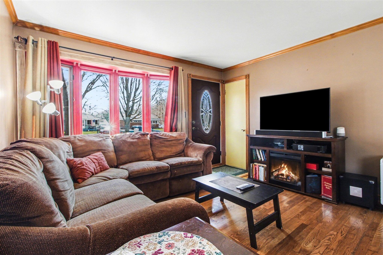 29984 Tamarack Drive, Flat Rock, MI, 48134-2719