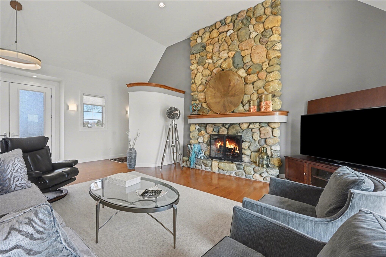 459 Treasure Island Drive, Mattawan, MI, 49071-9470