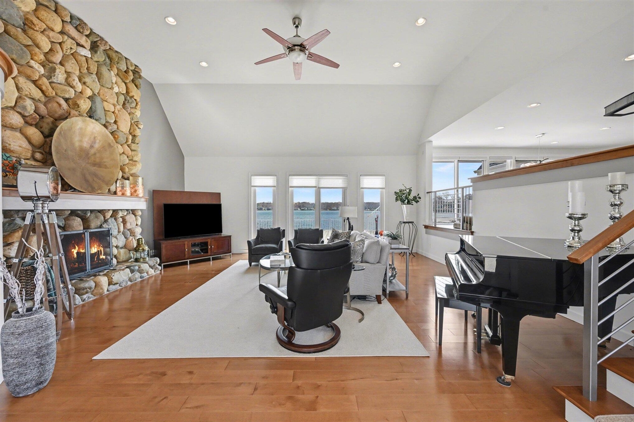 459 Treasure Island Drive, Mattawan, MI, 49071-9470