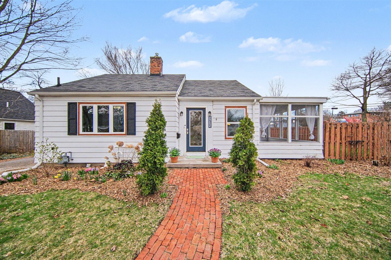 1425 Iroquois Place, Ann Arbor, MI, 48104-4637