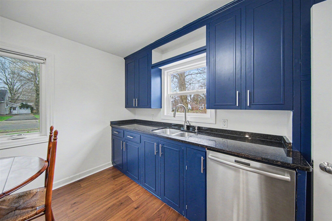 1425 Iroquois Place, Ann Arbor, MI, 48104-4637