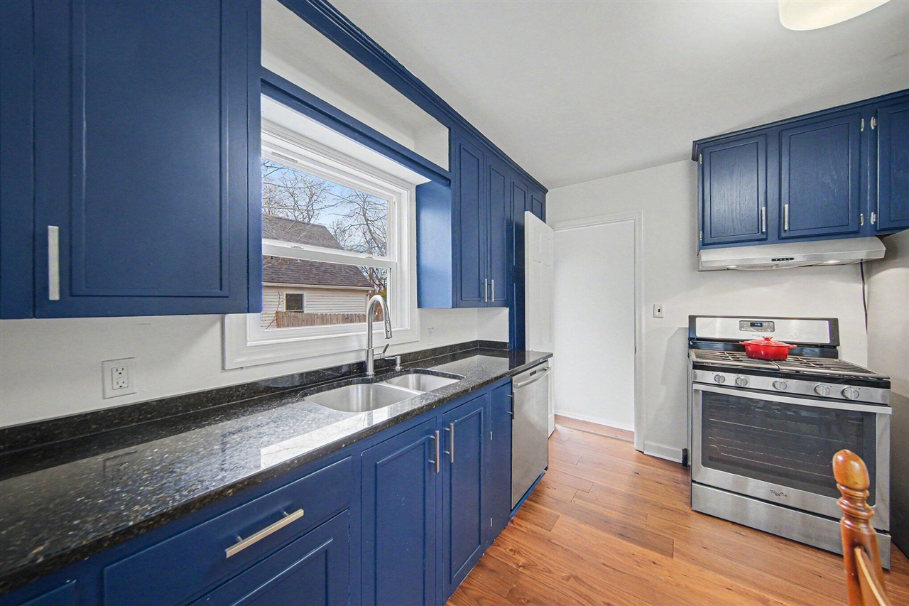 1425 Iroquois Place, Ann Arbor, MI, 48104-4637