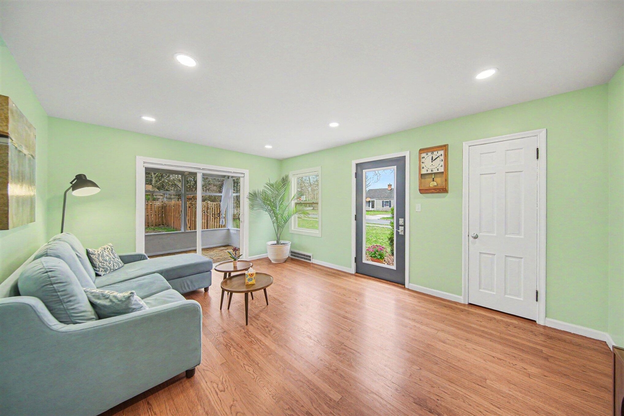 1425 Iroquois Place, Ann Arbor, MI, 48104-4637