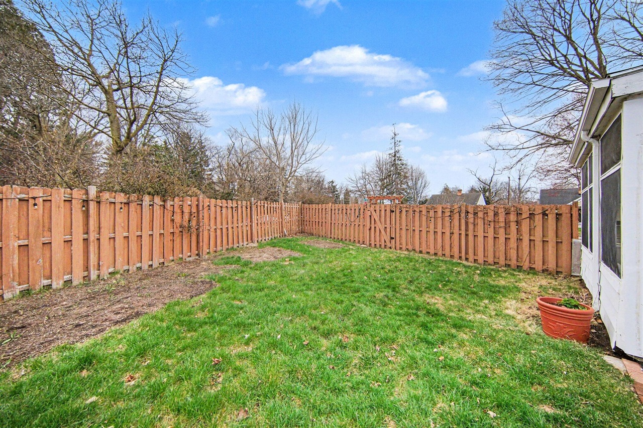 1425 Iroquois Place, Ann Arbor, MI, 48104-4637