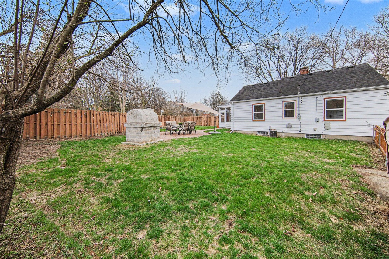 1425 Iroquois Place, Ann Arbor, MI, 48104-4637