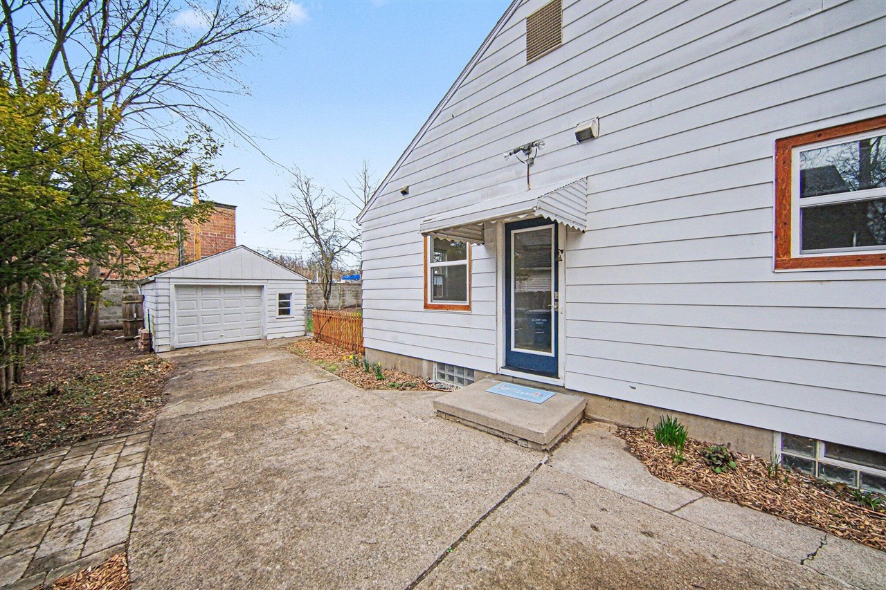 1425 Iroquois Place, Ann Arbor, MI, 48104-4637