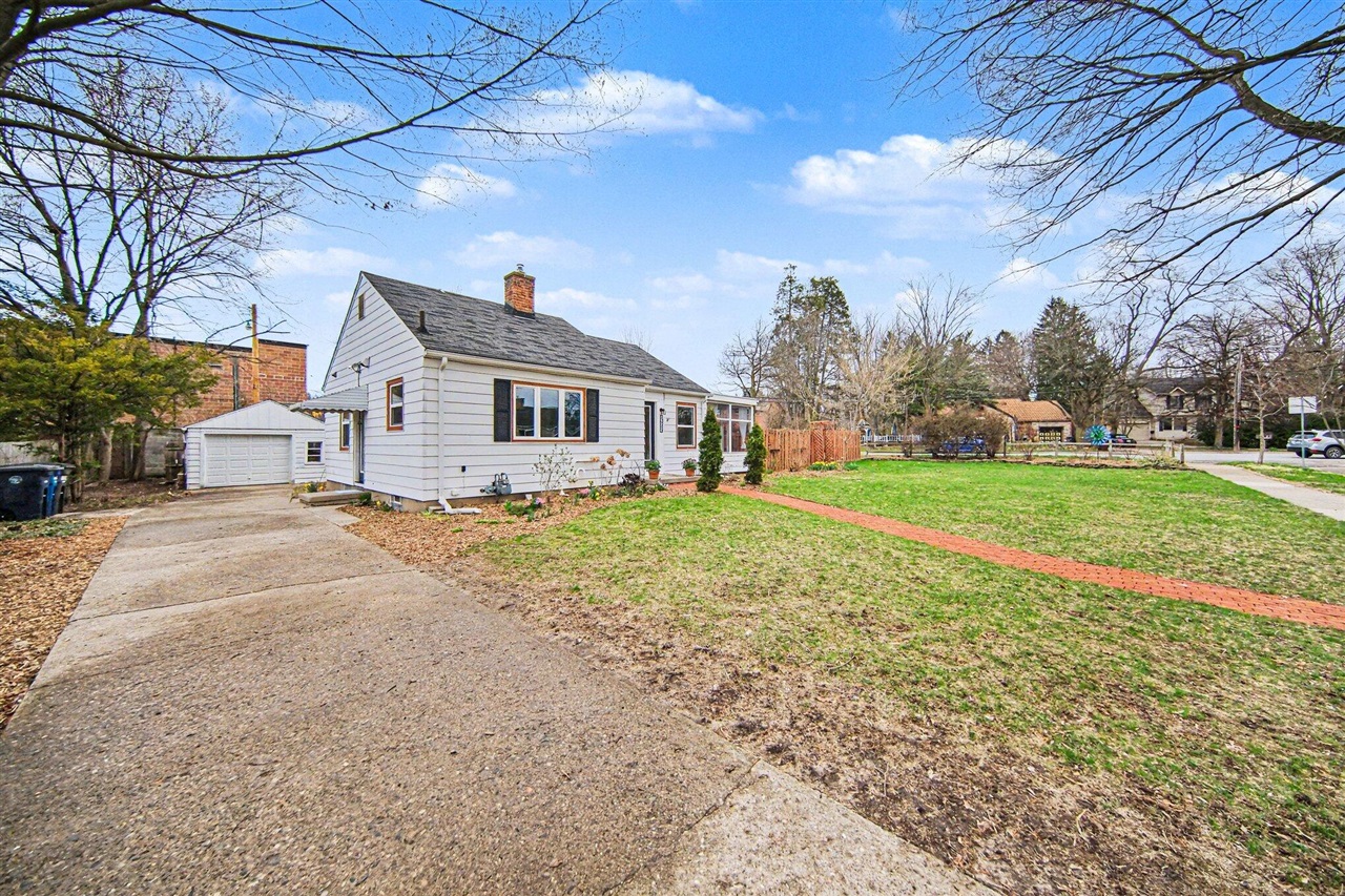 1425 Iroquois Place, Ann Arbor, MI, 48104-4637