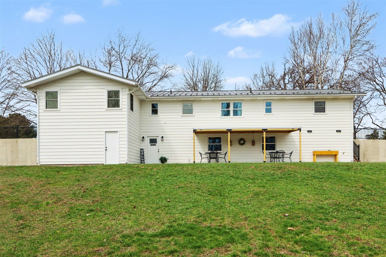 22381 N Angling Road, Centreville, MI, 49032-9749