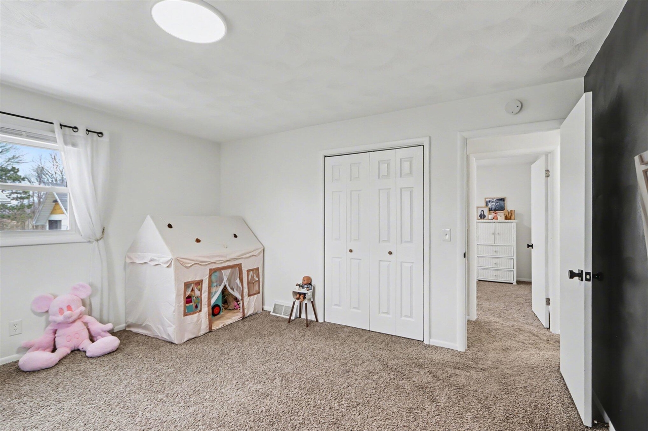 22381 N Angling Road, Centreville, MI, 49032-9749