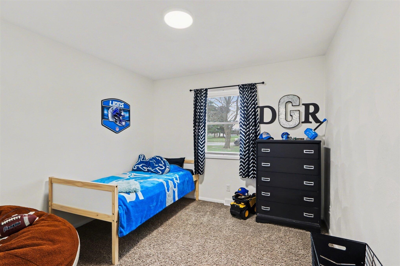 22381 N Angling Road, Centreville, MI, 49032-9749