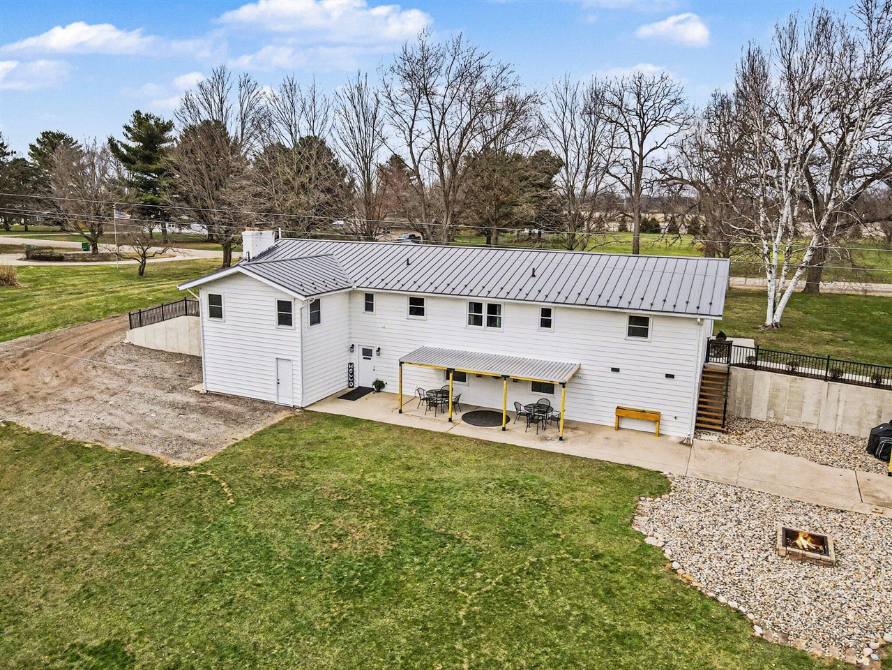 22381 N Angling Road, Centreville, MI, 49032-9749