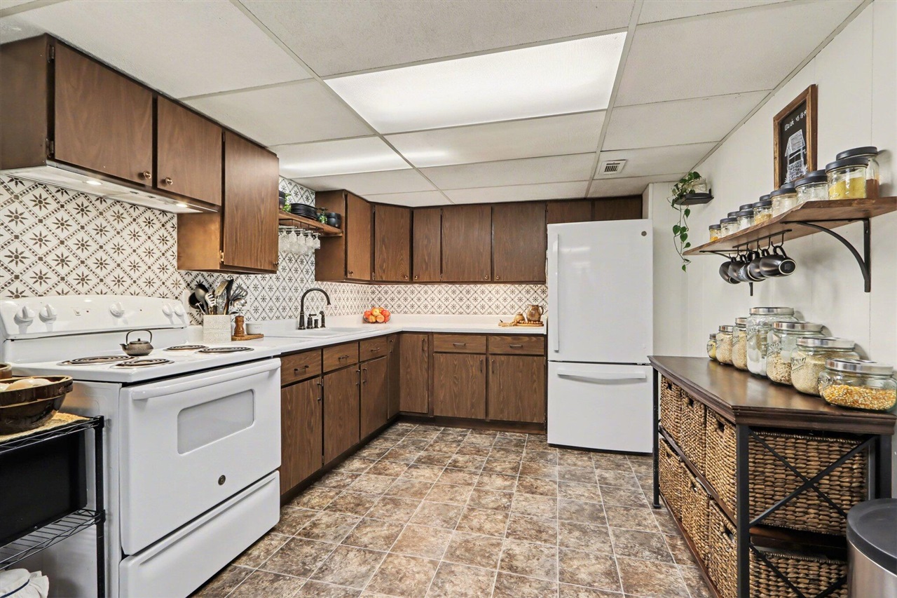 22381 N Angling Road, Centreville, MI, 49032-9749