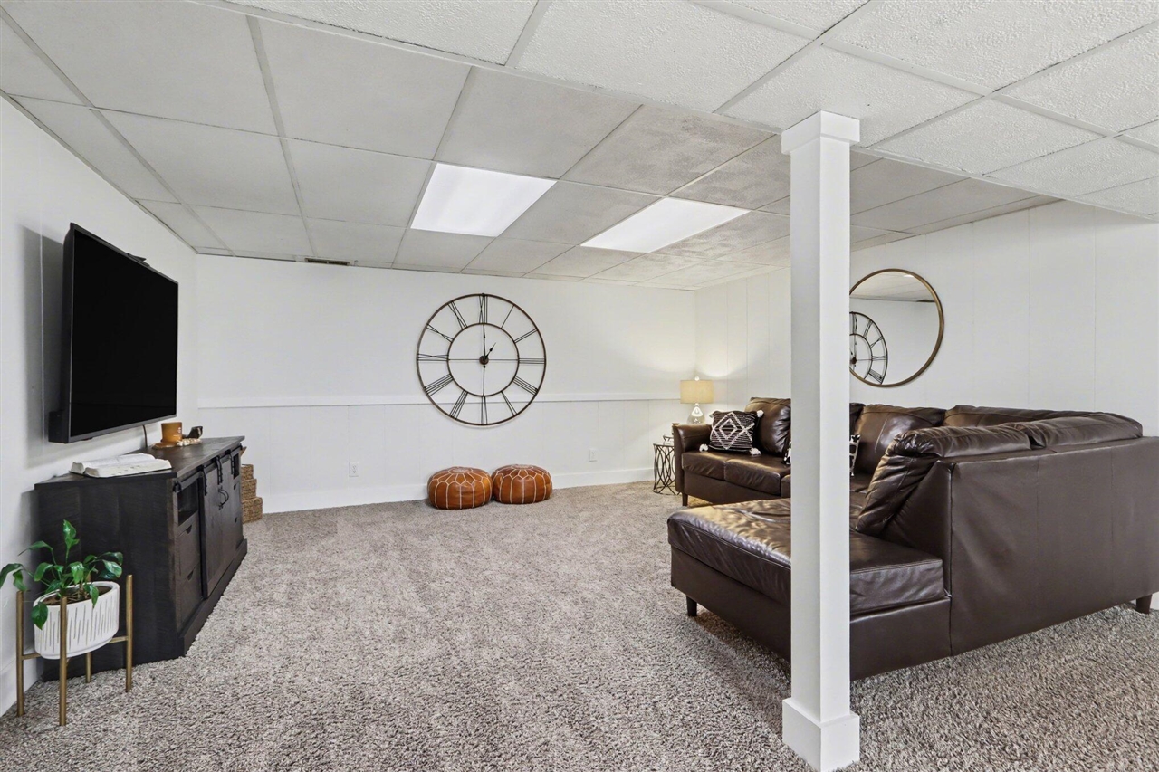 22381 N Angling Road, Centreville, MI, 49032-9749