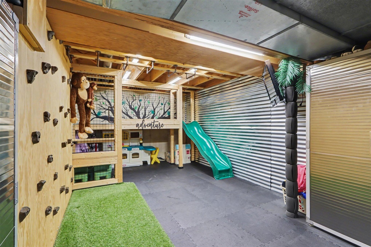 22381 N Angling Road, Centreville, MI, 49032-9749