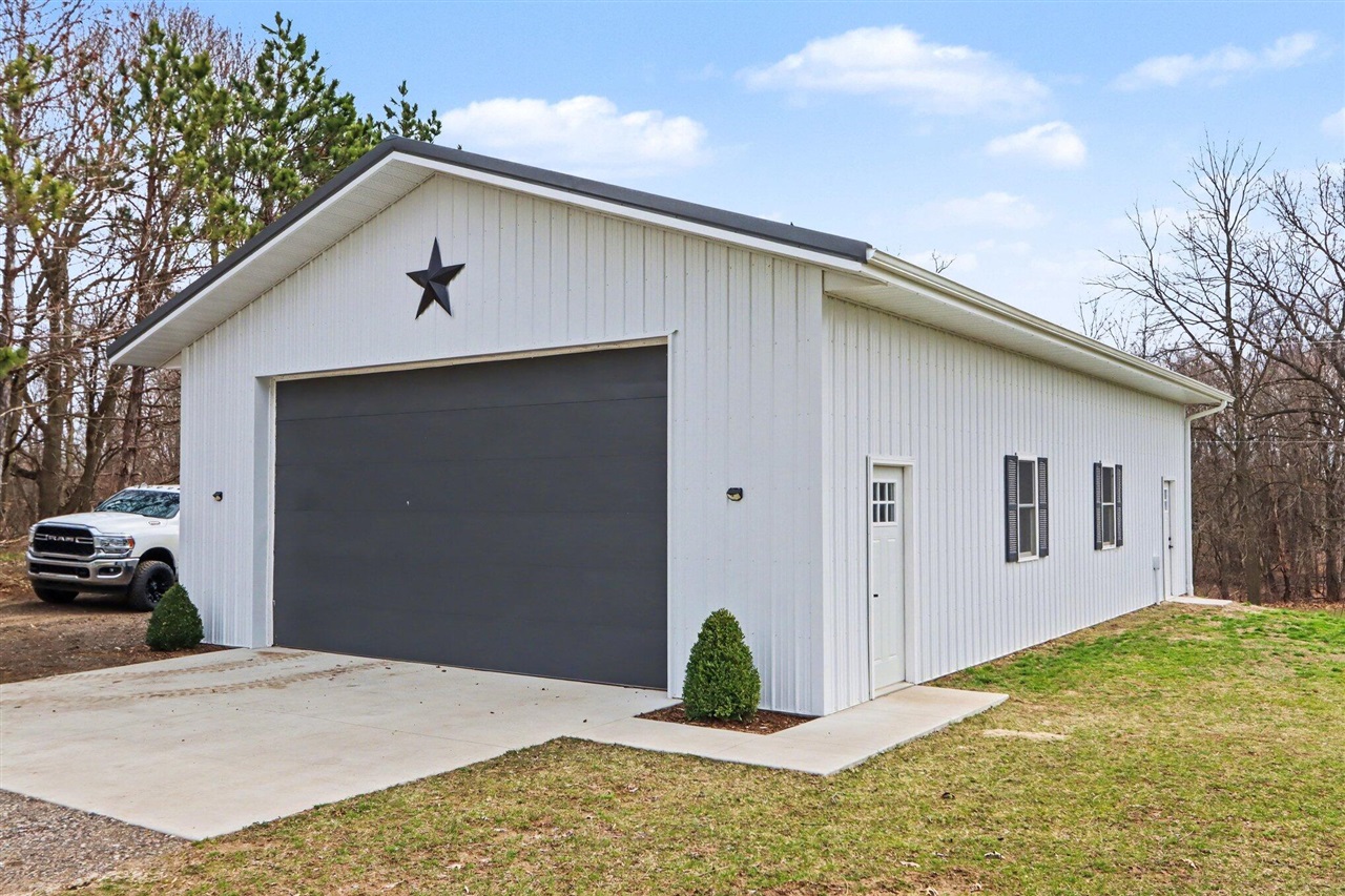 22381 N Angling Road, Centreville, MI, 49032-9749