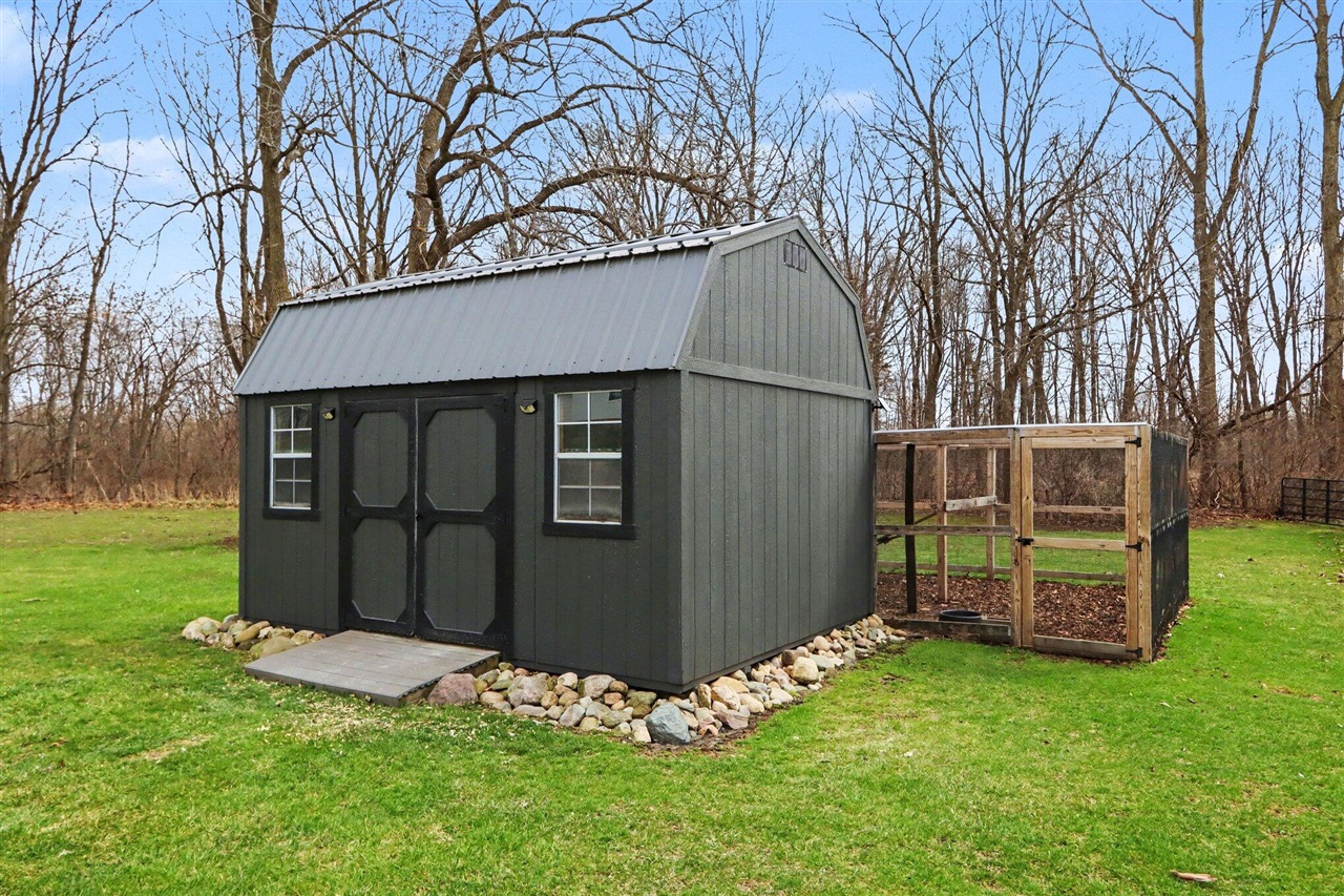 22381 N Angling Road, Centreville, MI, 49032-9749