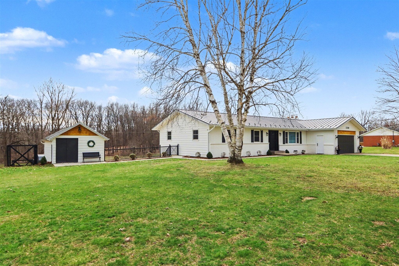 22381 N Angling Road, Centreville, MI, 49032-9749