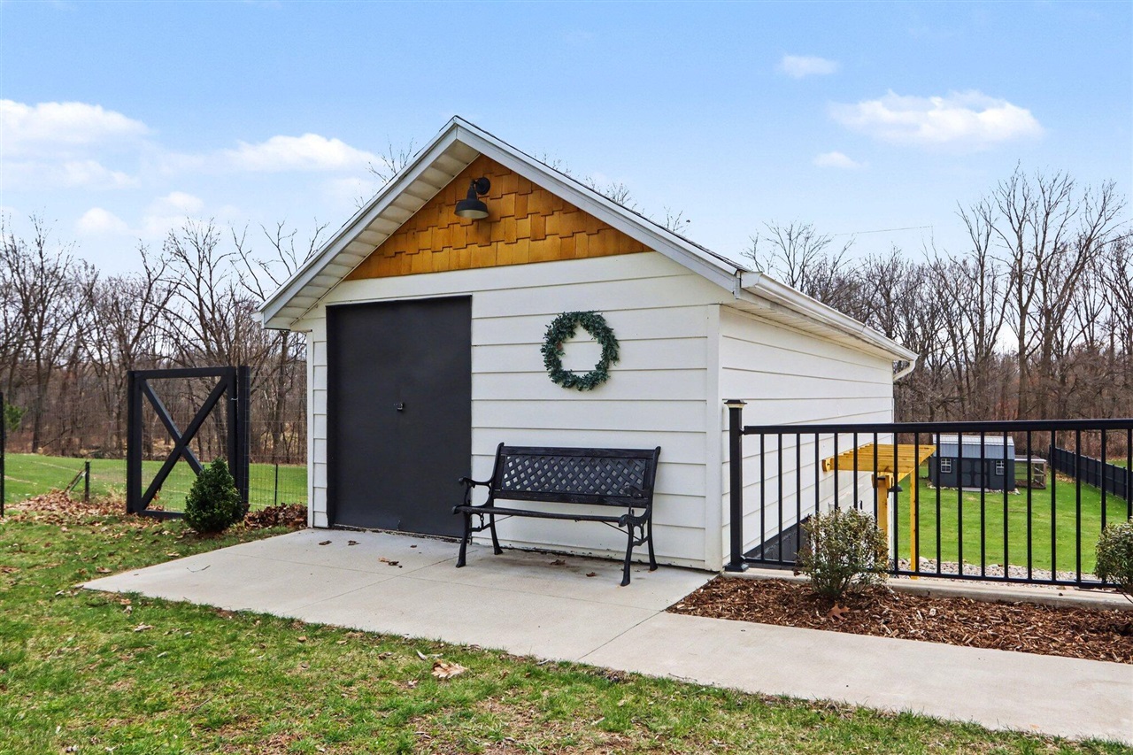 22381 N Angling Road, Centreville, MI, 49032-9749