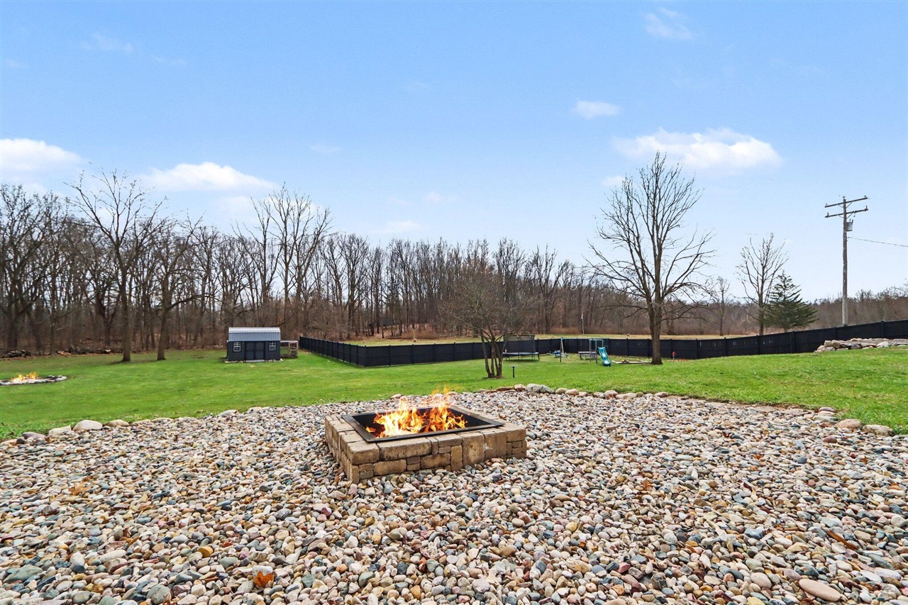 22381 N Angling Road, Centreville, MI, 49032-9749