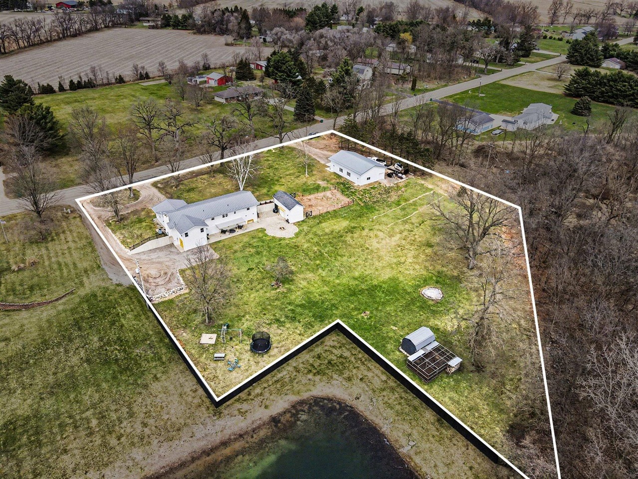 22381 N Angling Road, Centreville, MI, 49032-9749