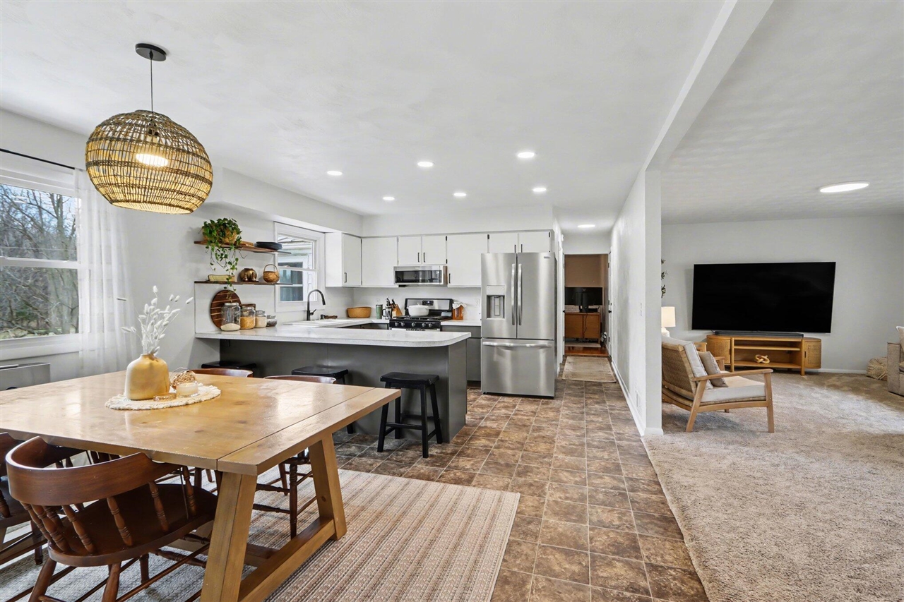 22381 N Angling Road, Centreville, MI, 49032-9749