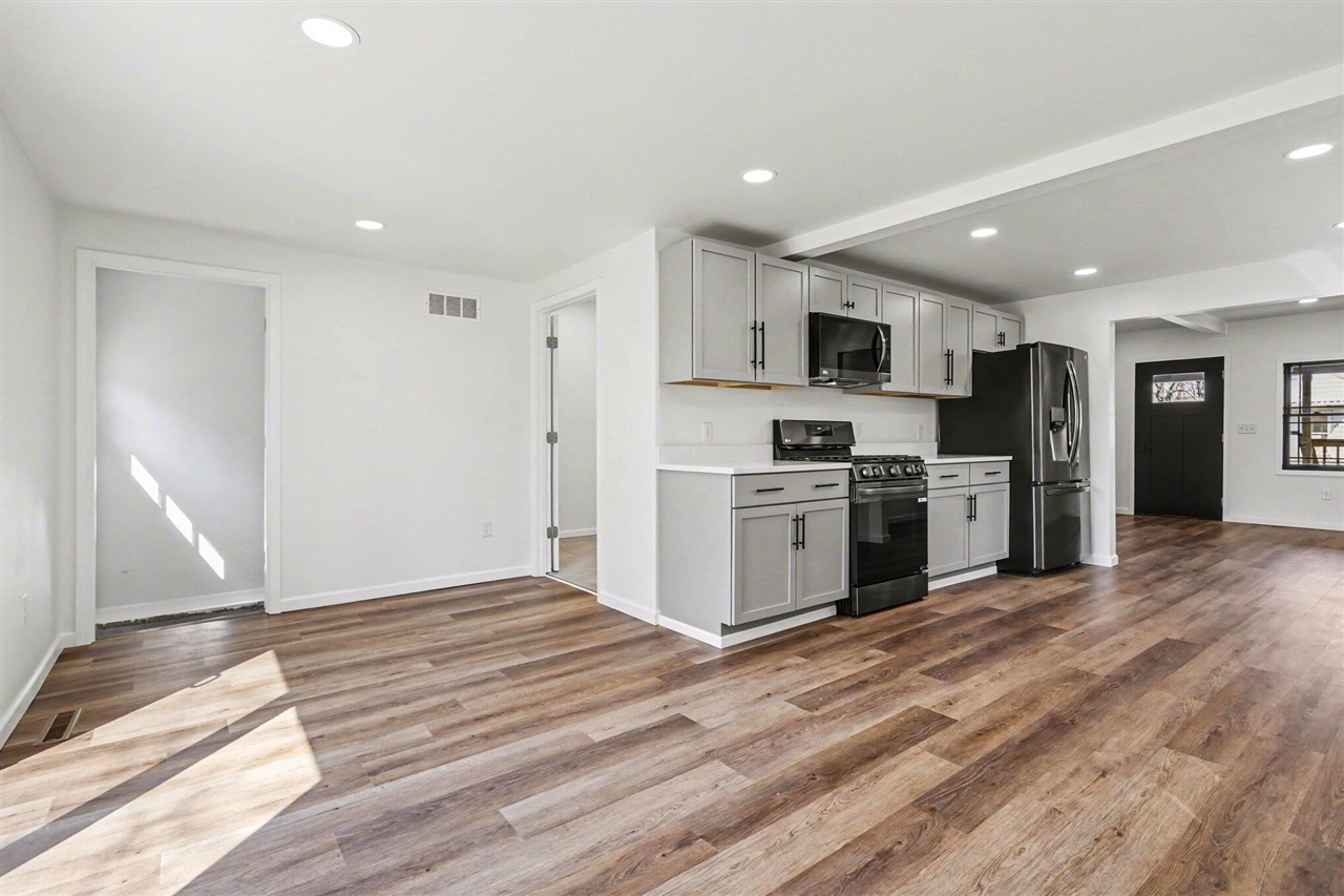 6592 Keigley Street, Eau Claire, MI, 49111-9320