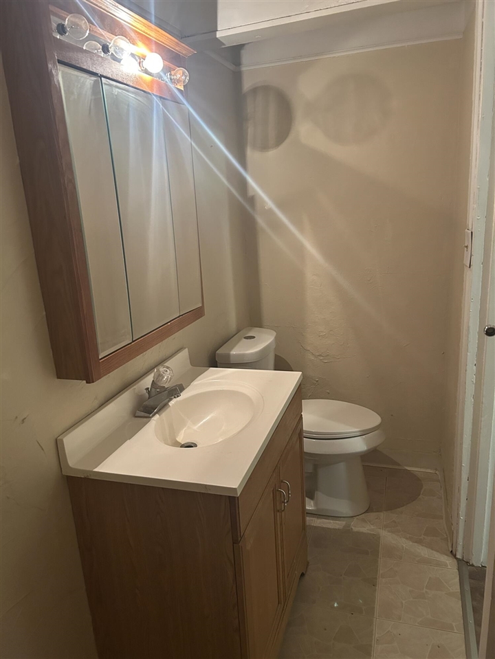 439 W Columbia Avenue, Battle Creek, MI, 49015-3398