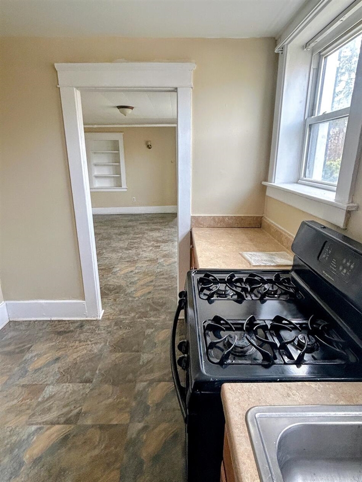 439 W Columbia Avenue, Battle Creek, MI, 49015-3398