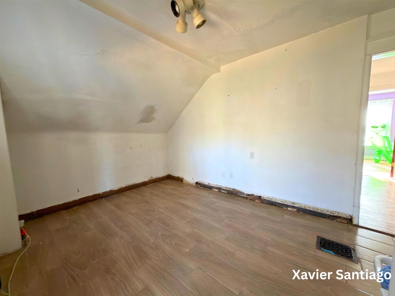 1128 Emerald Avenue, Grand Rapids, MI, 49503-1110