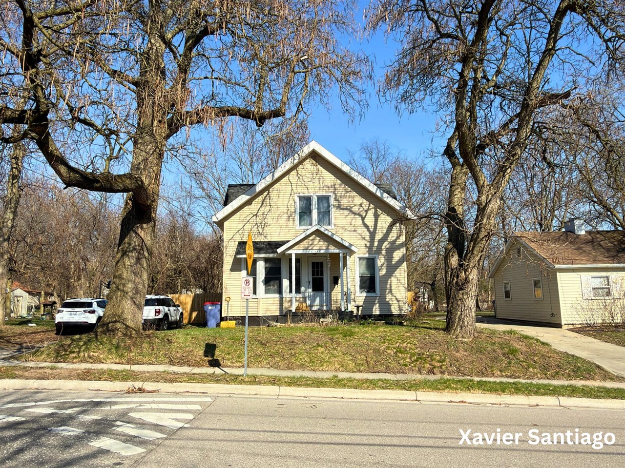 1128 Emerald Avenue, Grand Rapids, MI, 49503-1110