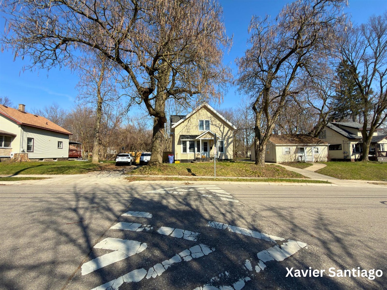 1128 Emerald Avenue, Grand Rapids, MI, 49503-1110