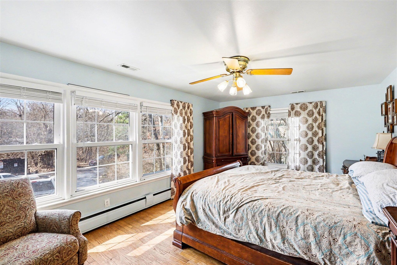 940 Leidich Street, Lake Orion, MI, 48362-2526