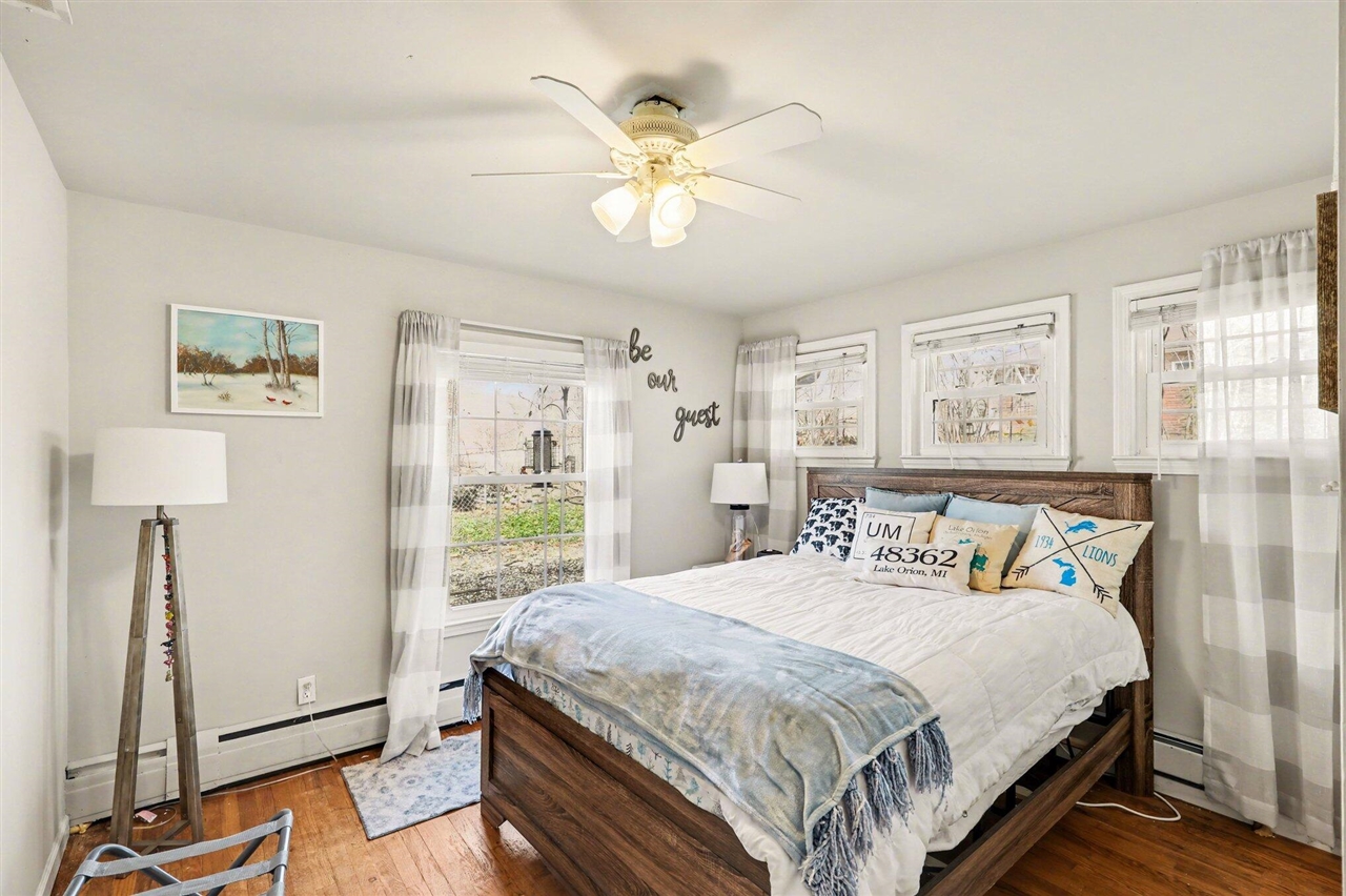 940 Leidich Street, Lake Orion, MI, 48362-2526