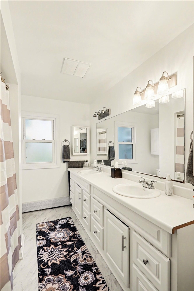 940 Leidich Street, Lake Orion, MI, 48362-2526