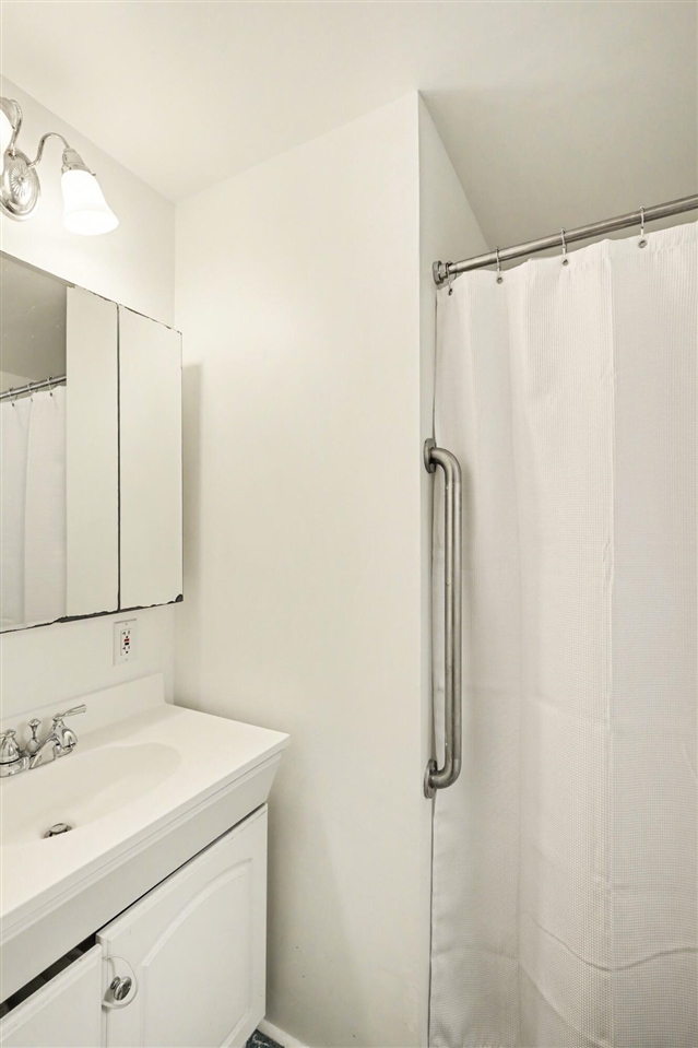 940 Leidich Street, Lake Orion, MI, 48362-2526