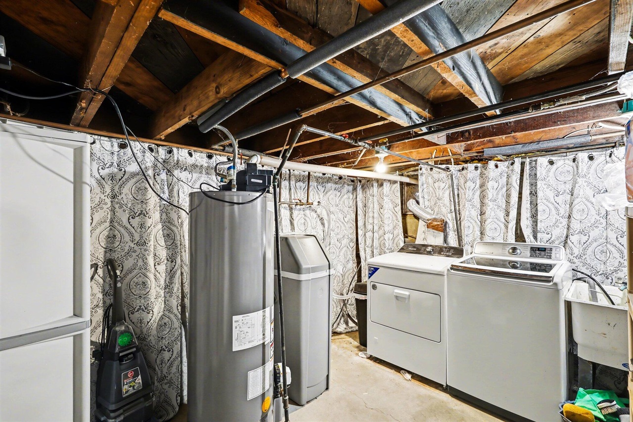 940 Leidich Street, Lake Orion, MI, 48362-2526