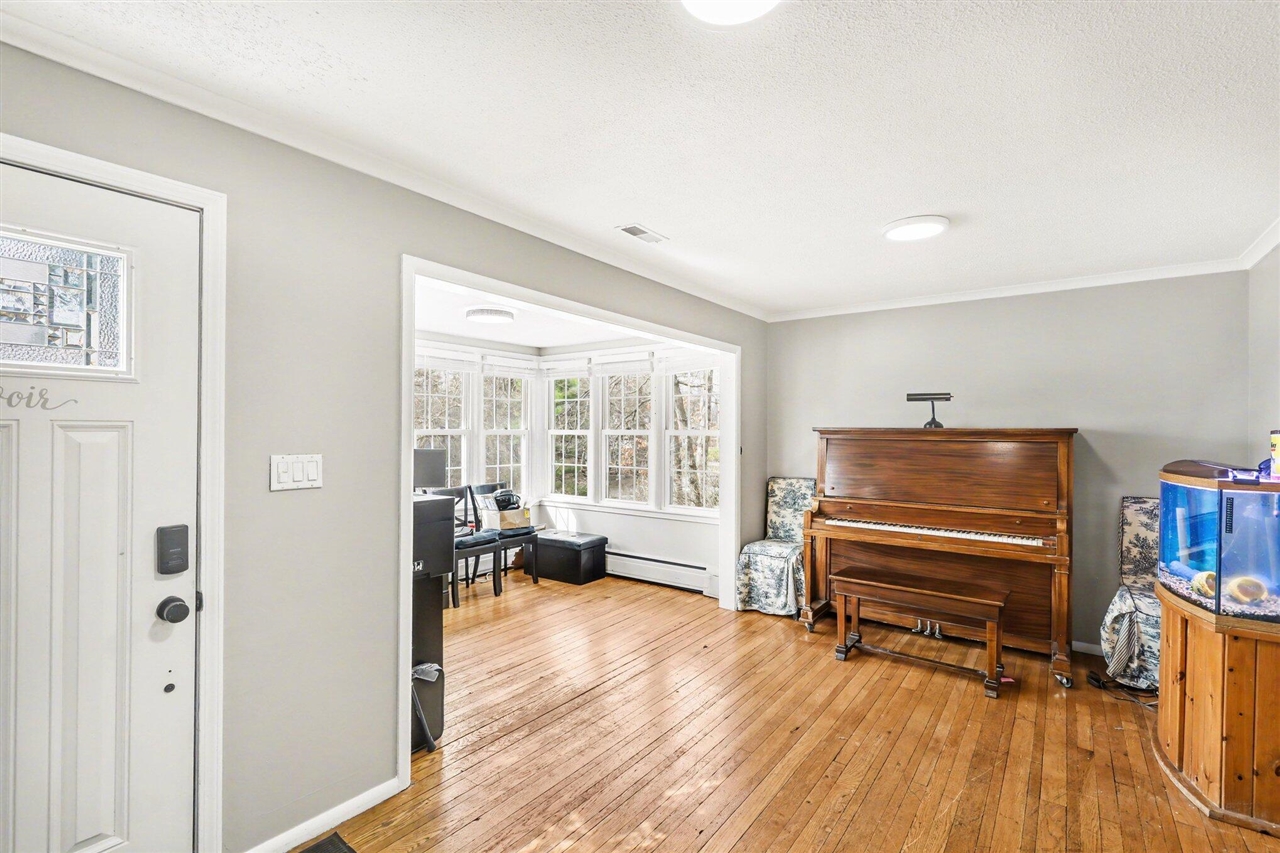 940 Leidich Street, Lake Orion, MI, 48362-2526