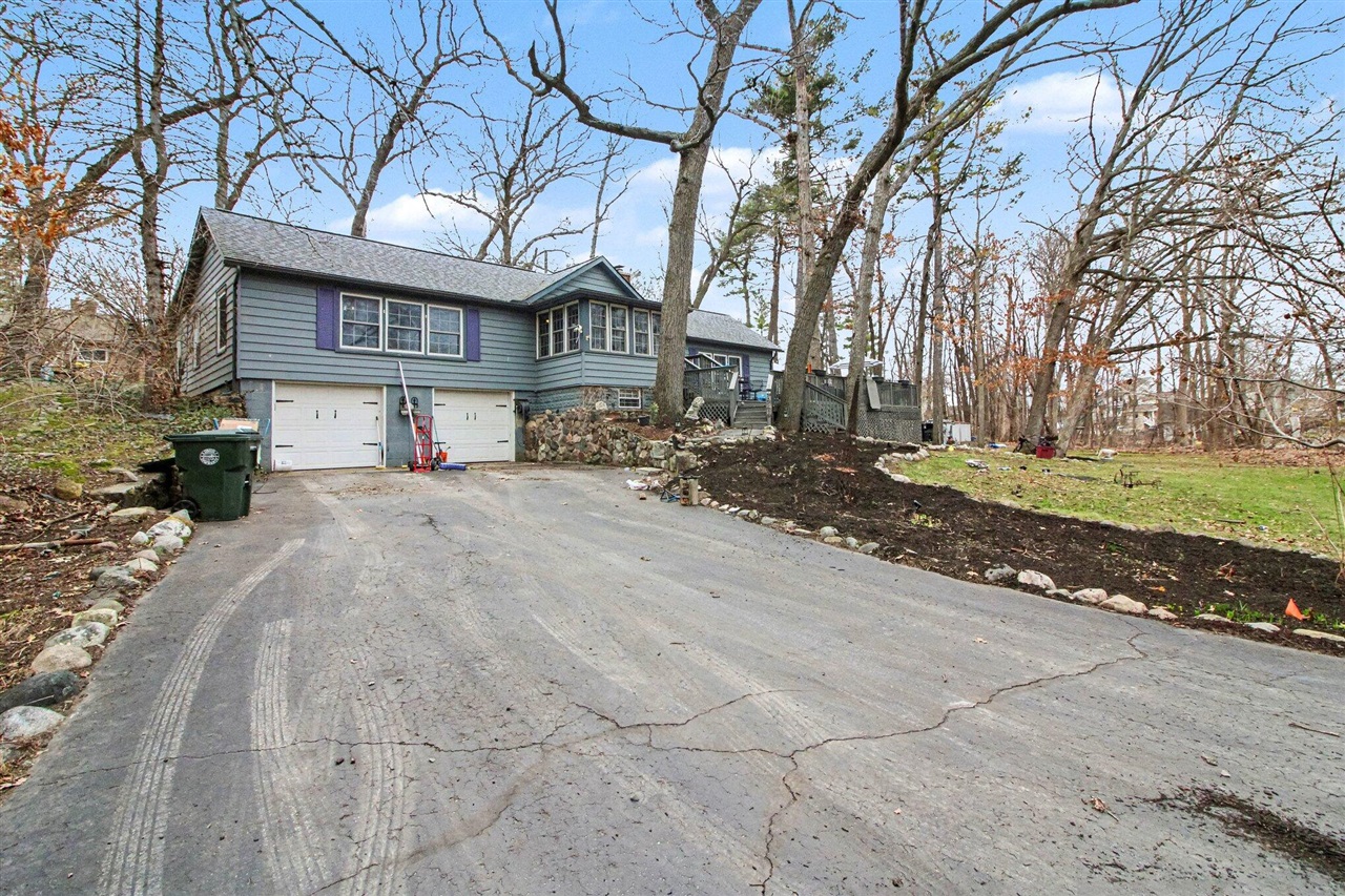 940 Leidich Street, Lake Orion, MI, 48362-2526