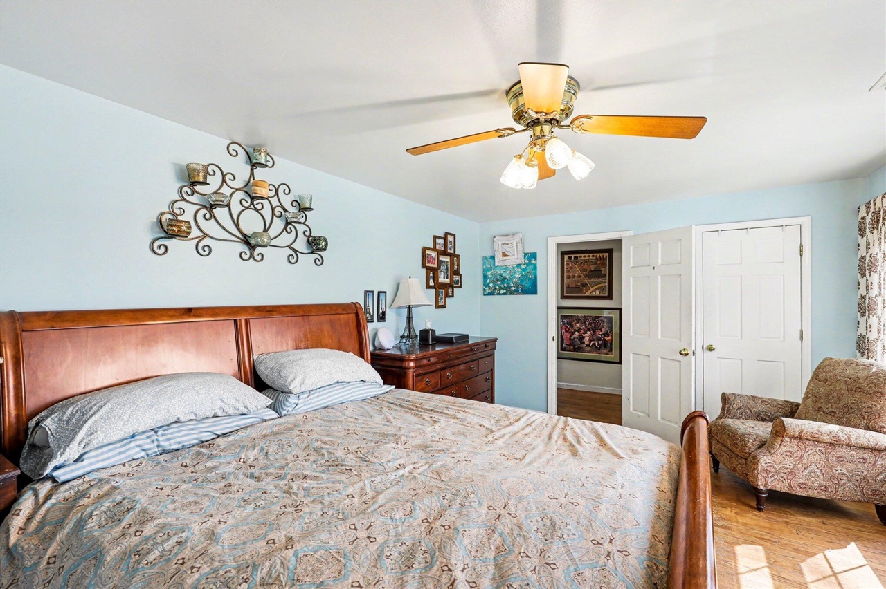 940 Leidich Street, Lake Orion, MI, 48362-2526