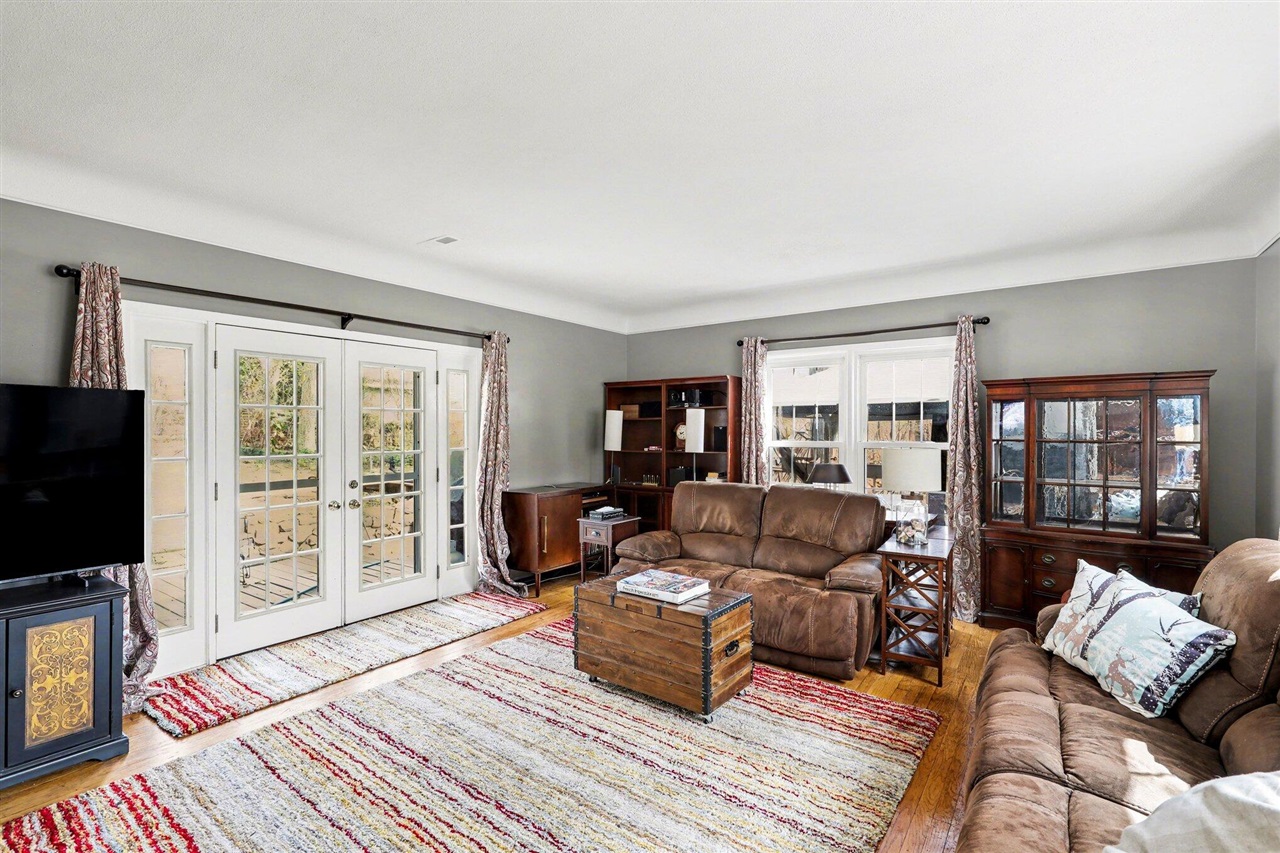 940 Leidich Street, Lake Orion, MI, 48362-2526