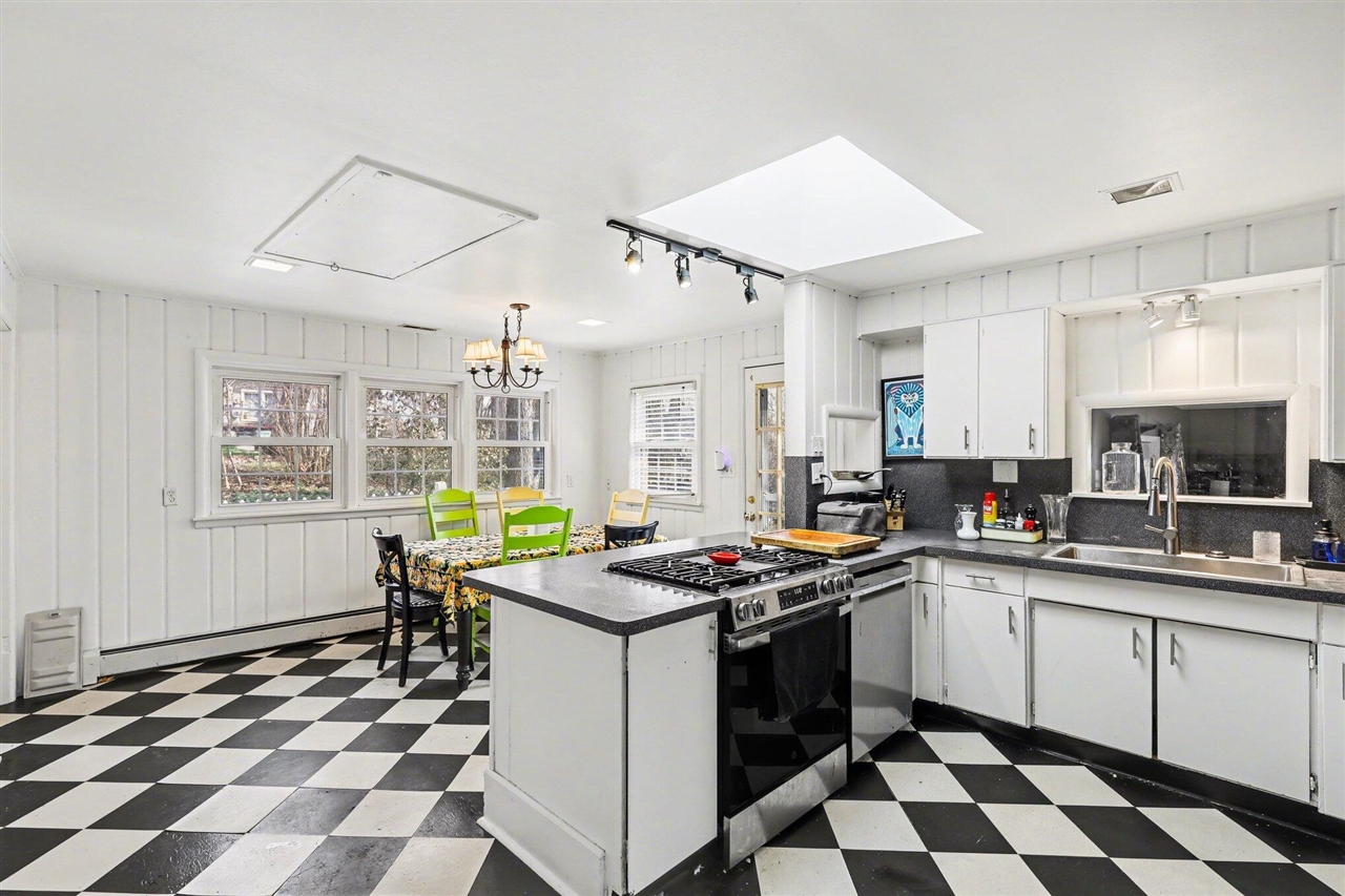 940 Leidich Street, Lake Orion, MI, 48362-2526