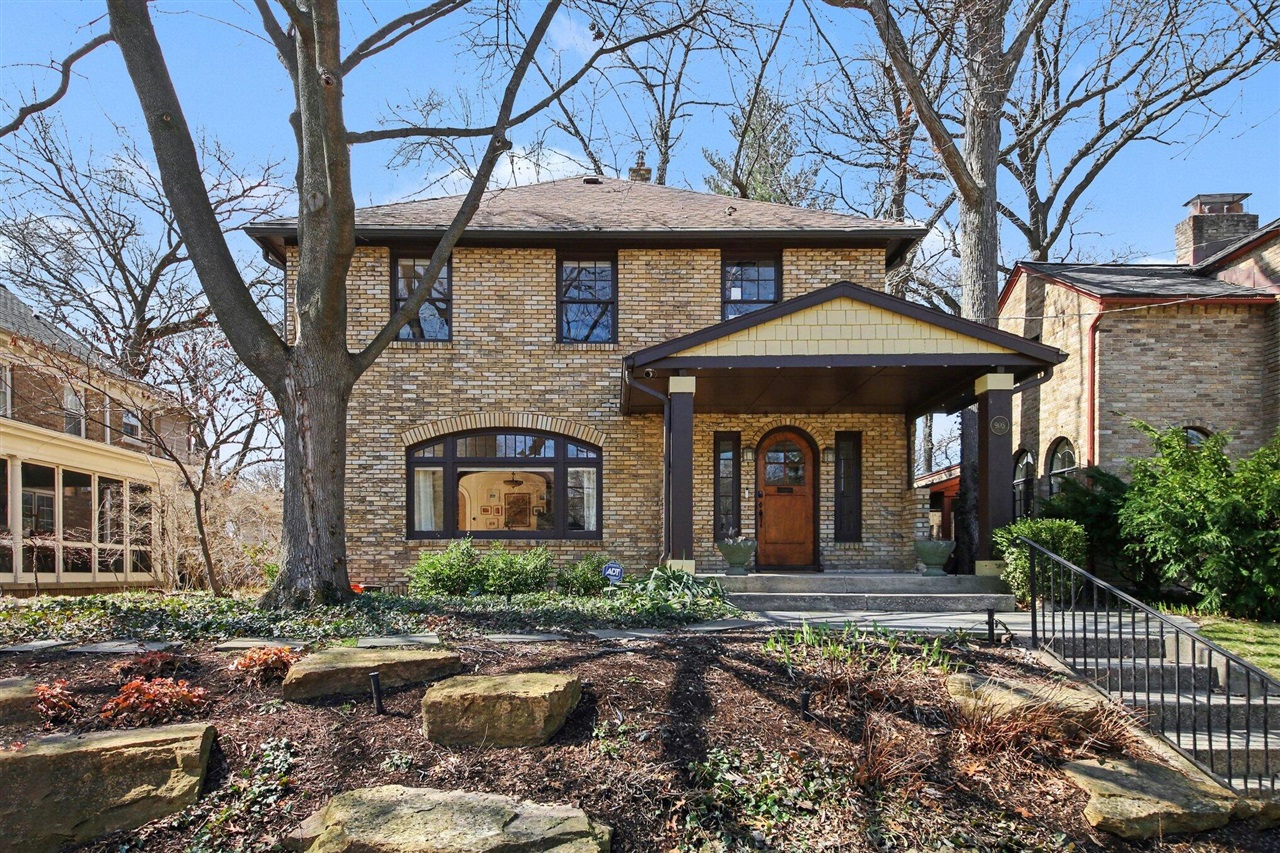 905 Giddings Avenue, Grand Rapids, MI, 49506-3203