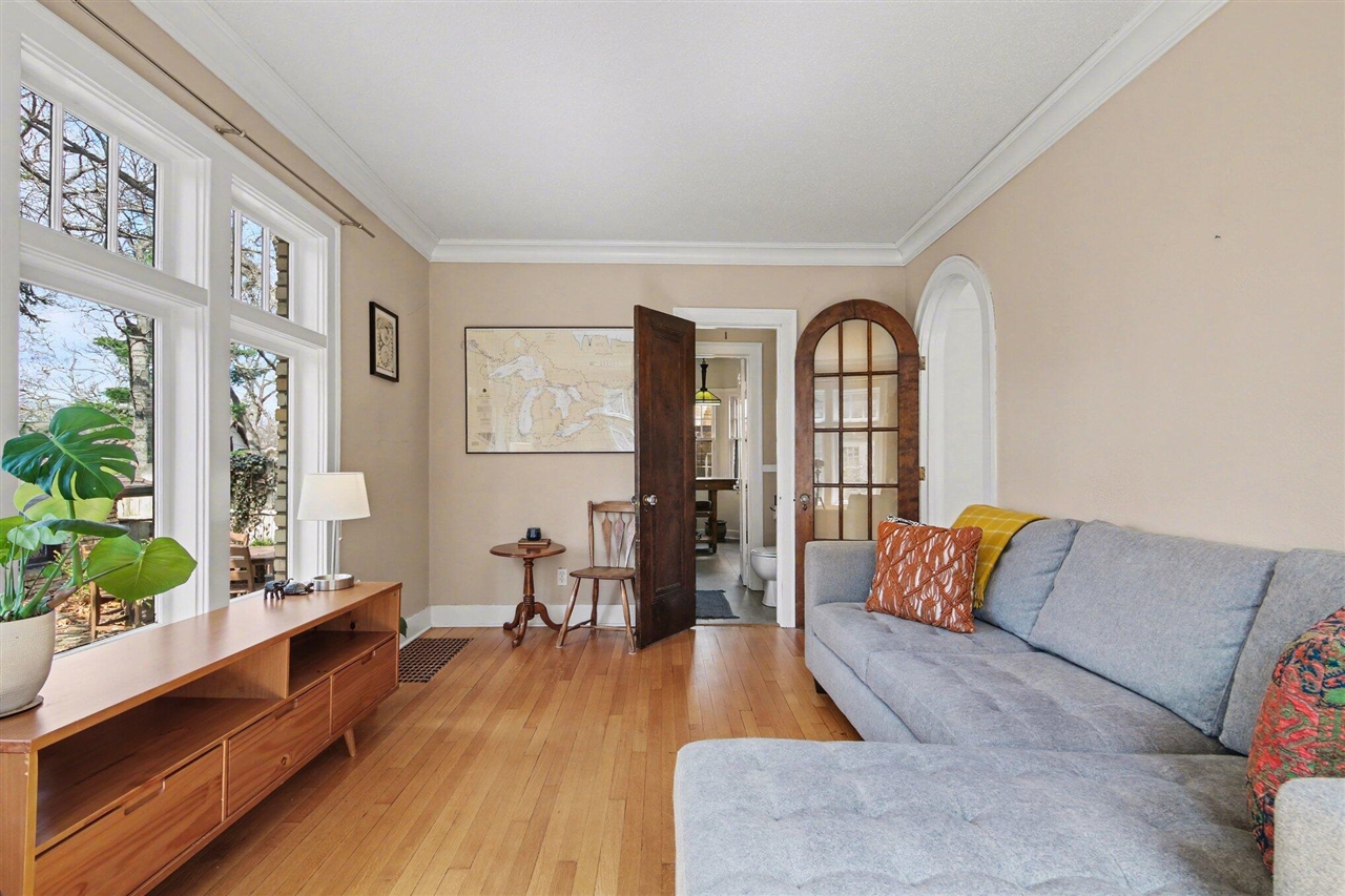 905 Giddings Avenue, Grand Rapids, MI, 49506-3203