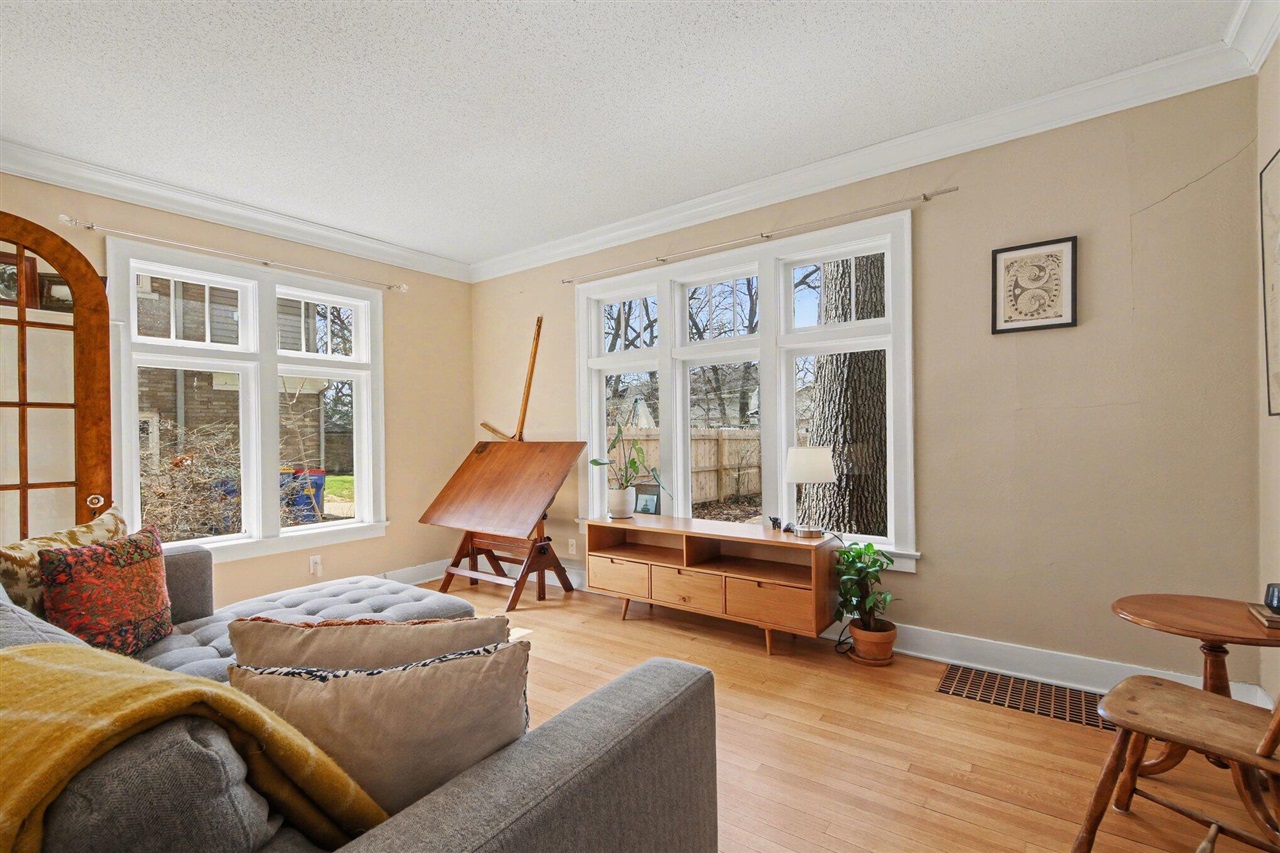 905 Giddings Avenue, Grand Rapids, MI, 49506-3203