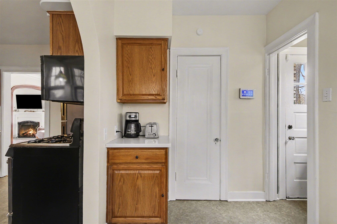 905 Giddings Avenue, Grand Rapids, MI, 49506-3203